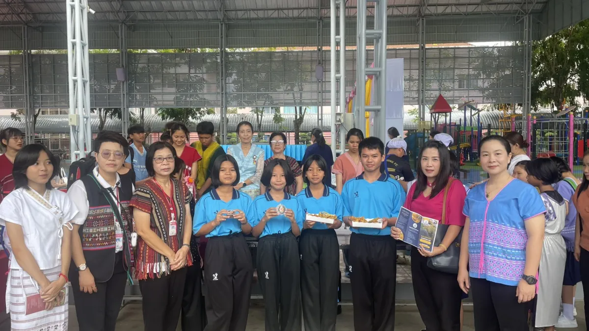 ขอขอบคุณ คุณภิญญา เฮิงโม ปราชญ์ภูมิปัญญาท้องถิ่น “อาหารท้องถิ่นสร้างอาชีพ: น้ำพริกปลาหัวยุ่ง”