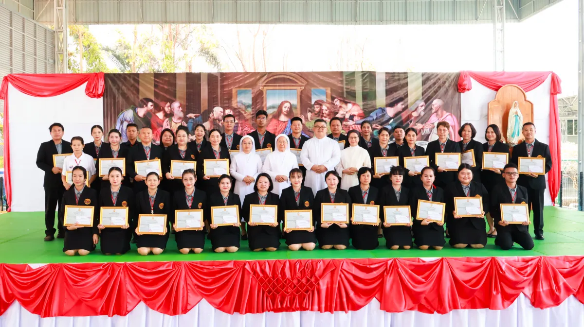 พิธีมอบรางวัลเชิดชูเกียรติครู ประจำปี 2568 เพื่อยกย่องและเชิดชูเกียรติคุณครูและบุคลากรทางการศึกษาที่ได้ทุ่มเทแรงกายแรงใจในการปฏิบัติหน้าที่ด้วยความเสียสละ และมุ่งมั่นพัฒนาเยาวชนตามจิตตารมณ์ของโรงเรียน