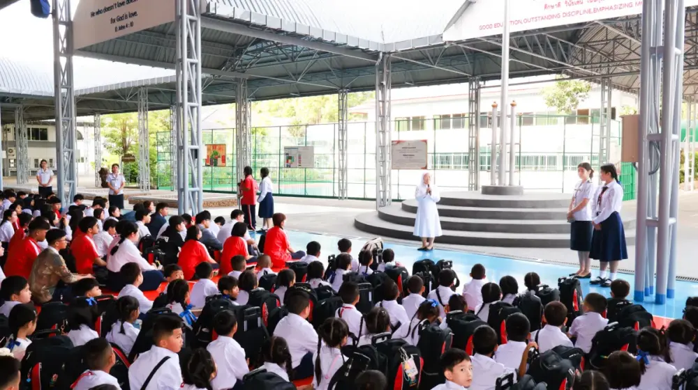 เซอร์โซเฟีย ประไพพิศ  รัศมีมารีย ให้โอวาทนักเรียนโอกาสเปิดปีการศึกษา 2569