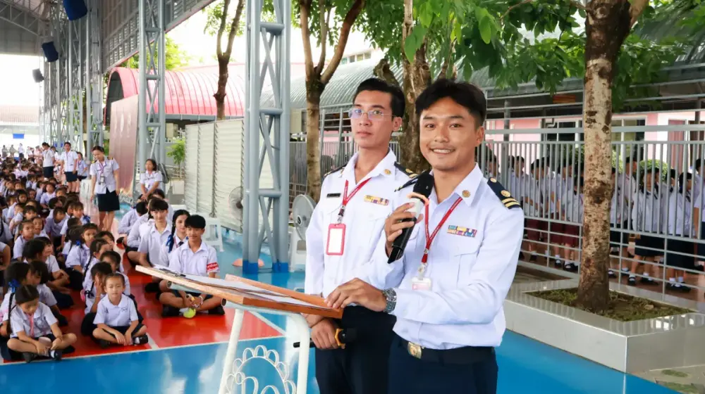 มอบเกียรติบัตรนักเรียนที่มีผลการเรียนระดับยอดเยี่ยม