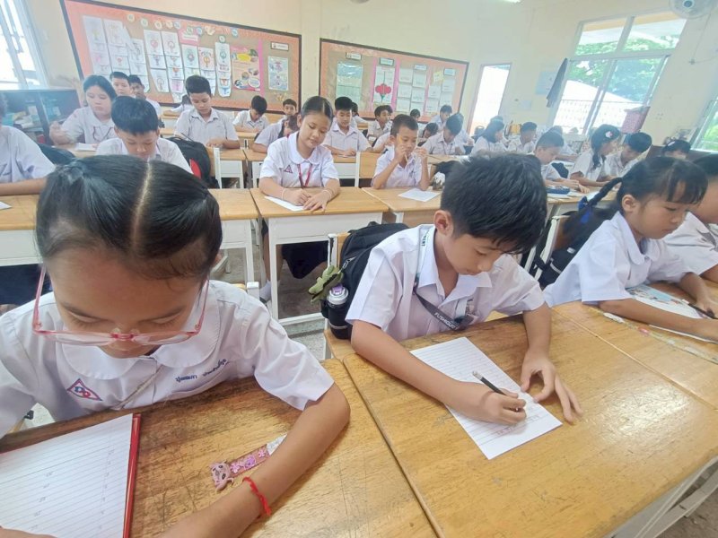 คัดกรองการอ่านและการเขียนภาษาอังกฤษ